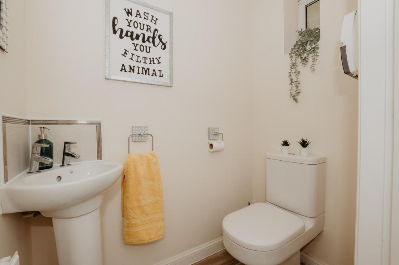 Coyle House, 3 Bed,Corby, Super Kings Or Twins, Driveway, Free Wi-Fi, Corporates Welcome Exterior photo